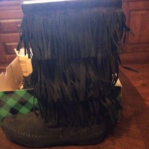 Black fringe boots